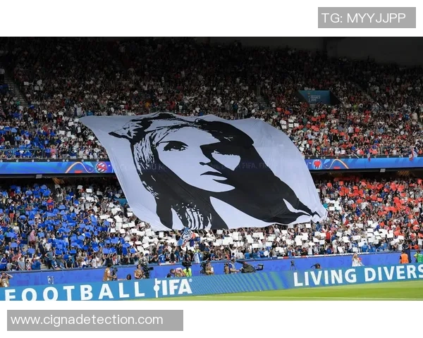 足球明星车载公仔让你的爱车瞬间升级成为球迷的移动球场 足球明星车载公仔让你的爱车瞬间升级成为球迷的移动球场