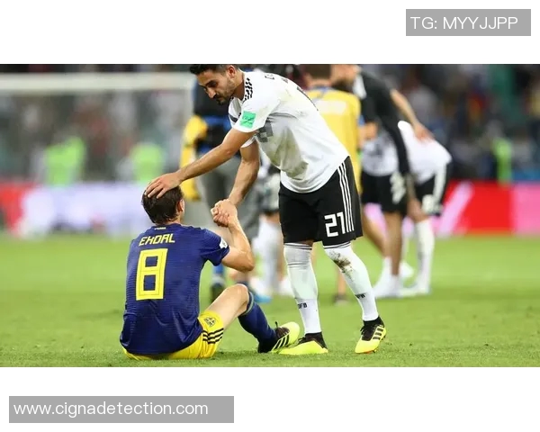 足球明星温情时刻与孩子亲密互动的独家采访照片展示