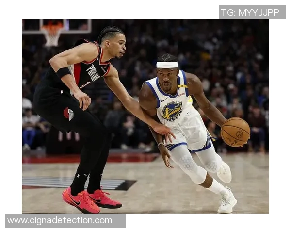 勇士与开拓者激战正酣比分背后揭示的比赛精彩瞬间 勇士与开拓者激战正酣比分背后揭示的比赛精彩瞬间